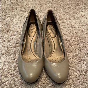 Tan pattern leather heels